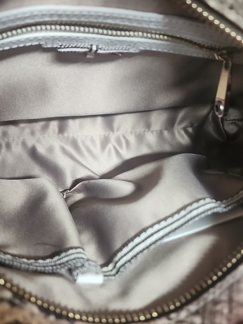 Henri Bendel Leather Crossbody/ Shoulder Bag Like New Condition - Picture 13 of 17